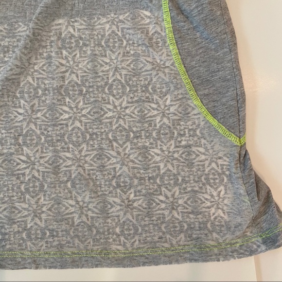 Athleta Challenger Gray Heathered Tee Shirt.  Size Small. EUC - Picture 8 of 9